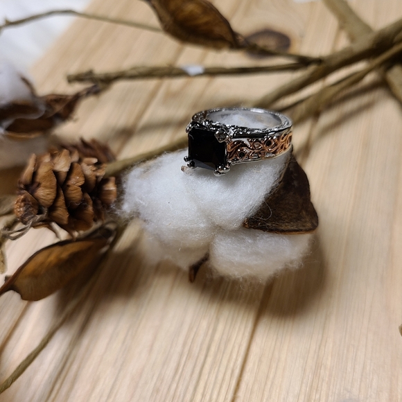 NEW!! Gorgeous Princess Cut Black Stone engagement ring with 925 Sterling Silver - Picture 8 of 14